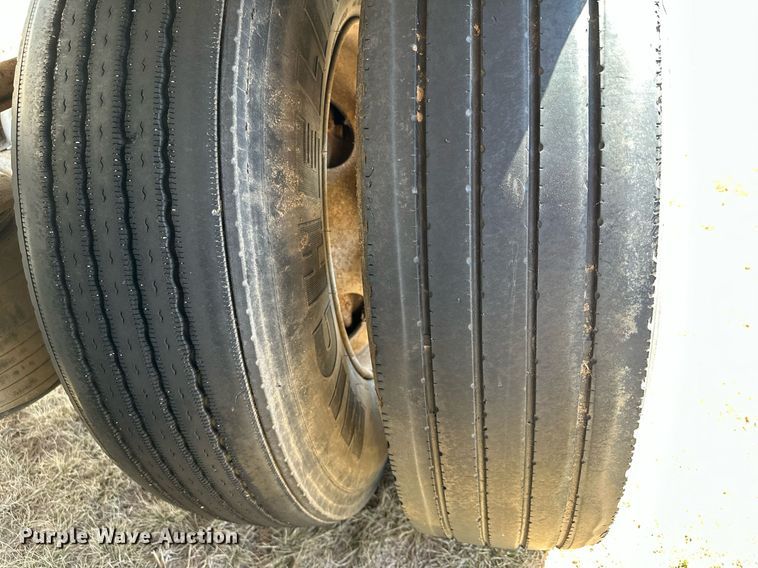 image for item DQ7312 1972 Heil  pneumatic dry bulk trailer