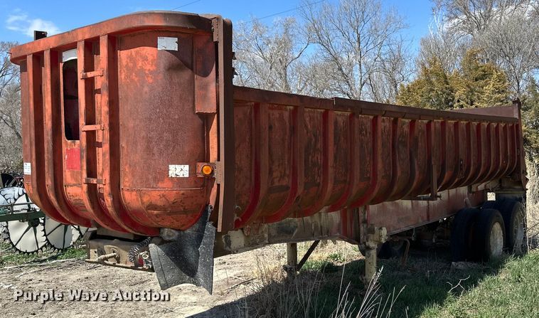 image for item DQ8717 1971 Fruehauf  dump trailer