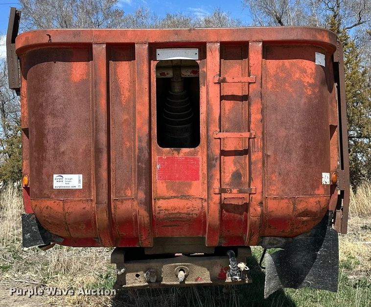 image for item DQ8717 1971 Fruehauf  dump trailer