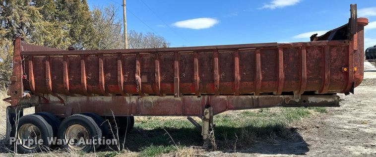 image for item DQ8717 1971 Fruehauf  dump trailer