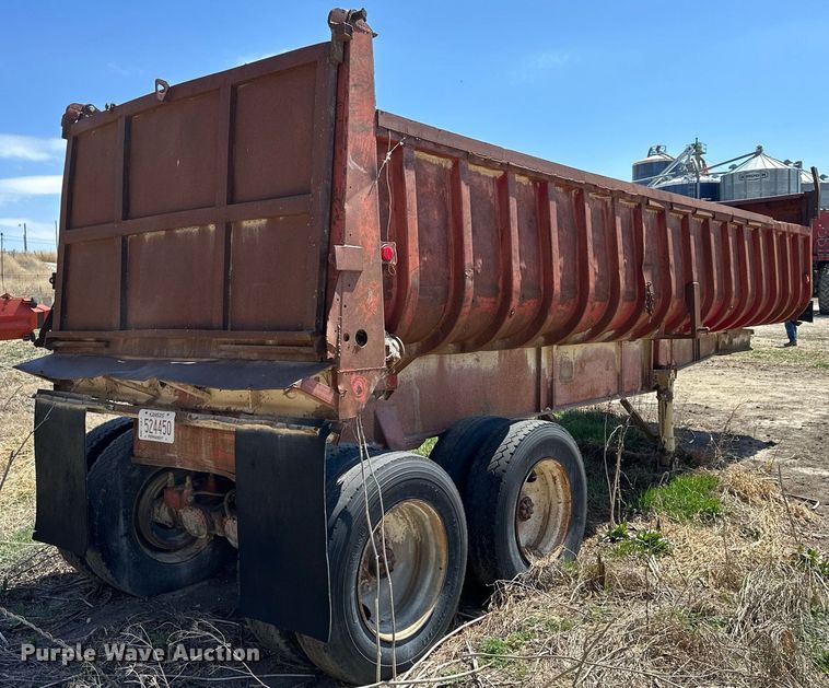 image for item DQ8717 1971 Fruehauf  dump trailer