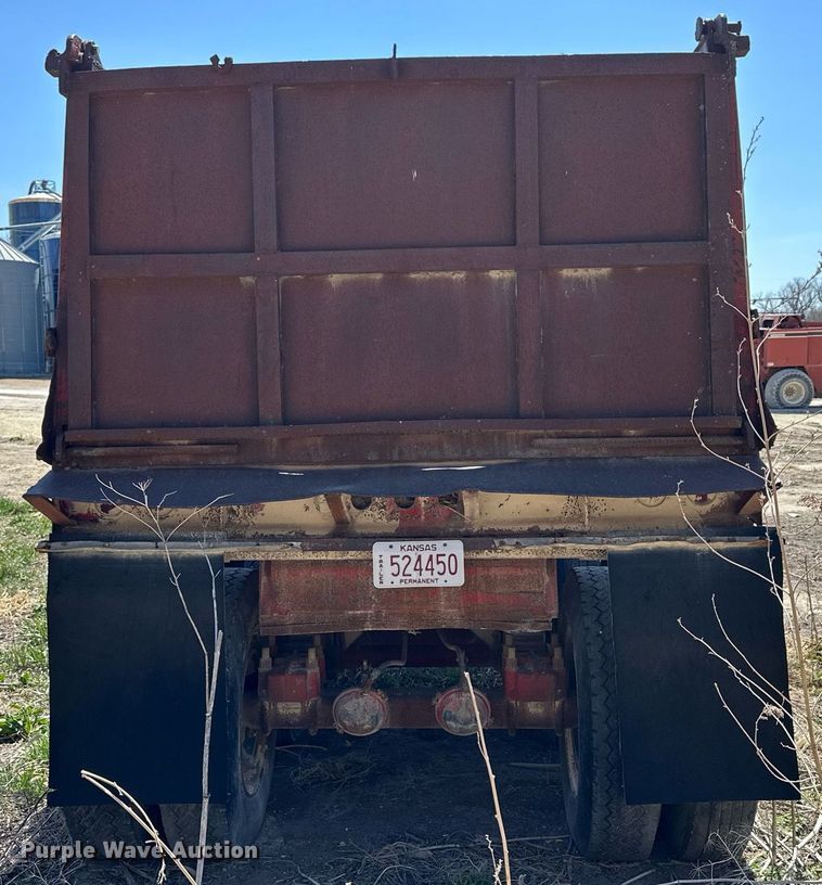 image for item DQ8717 1971 Fruehauf  dump trailer