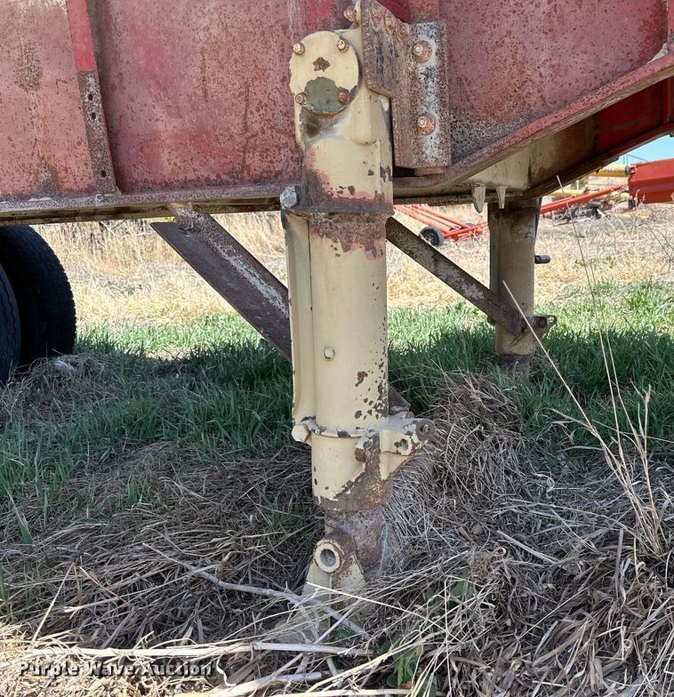 image for item DQ8717 1971 Fruehauf  dump trailer