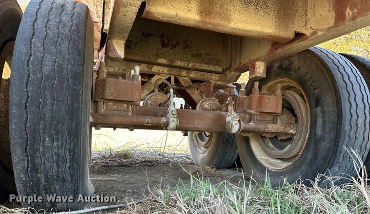 image for item DQ8717 1971 Fruehauf  dump trailer