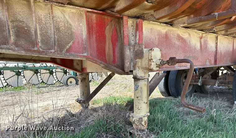 image for item DQ8717 1971 Fruehauf  dump trailer