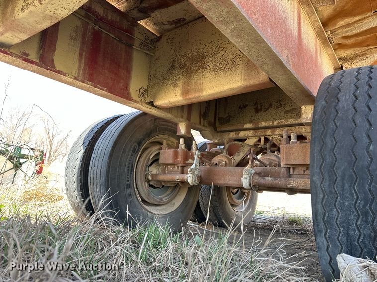 image for item DQ8717 1971 Fruehauf  dump trailer
