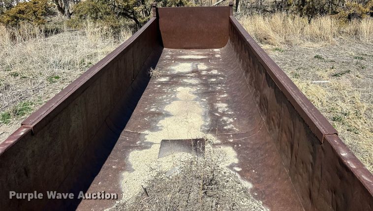 image for item DQ8717 1971 Fruehauf  dump trailer