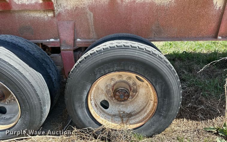 image for item DQ8717 1971 Fruehauf  dump trailer