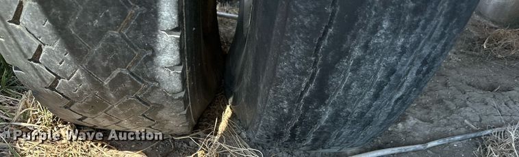 image for item DQ8717 1971 Fruehauf  dump trailer