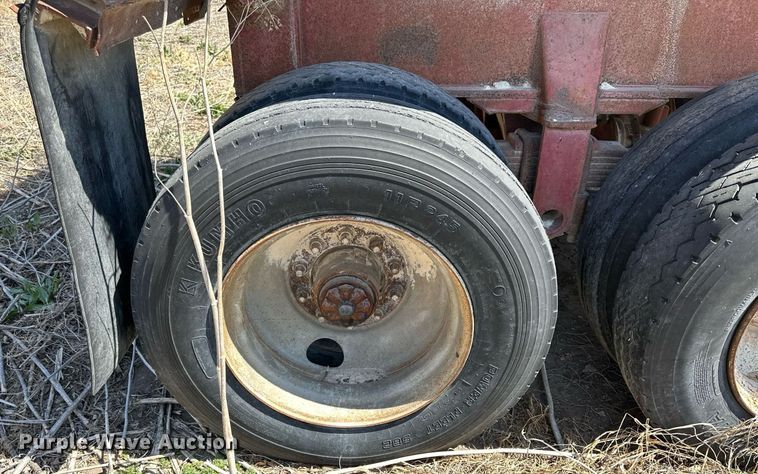 image for item DQ8717 1971 Fruehauf  dump trailer