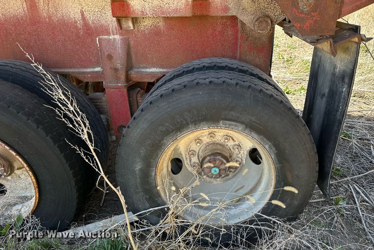 image for item DQ8717 1971 Fruehauf  dump trailer