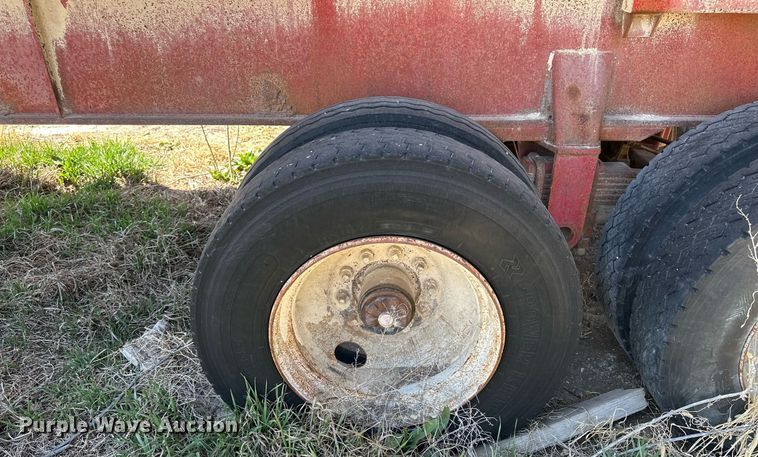 image for item DQ8717 1971 Fruehauf  dump trailer