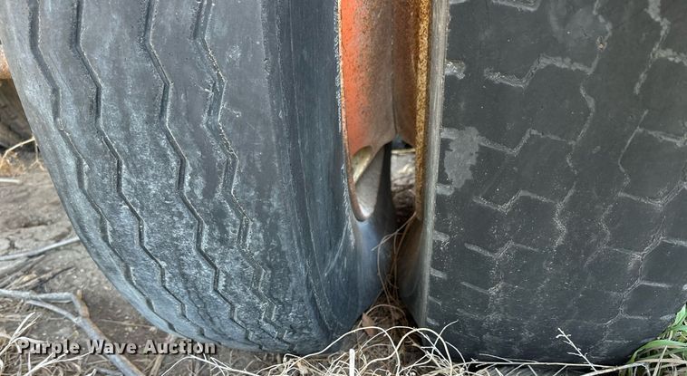 image for item DQ8717 1971 Fruehauf  dump trailer