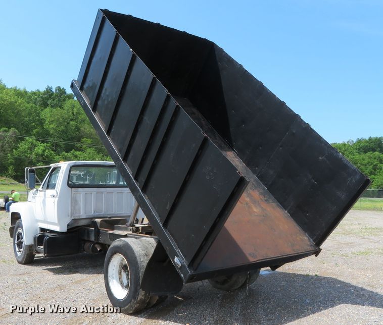 image for item DR0164 1987 Ford F700  dump truck