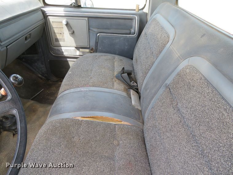 image for item DR0164 1987 Ford F700  dump truck