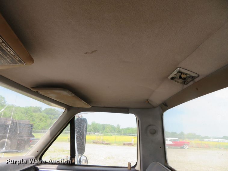 image for item DR0164 1987 Ford F700  dump truck