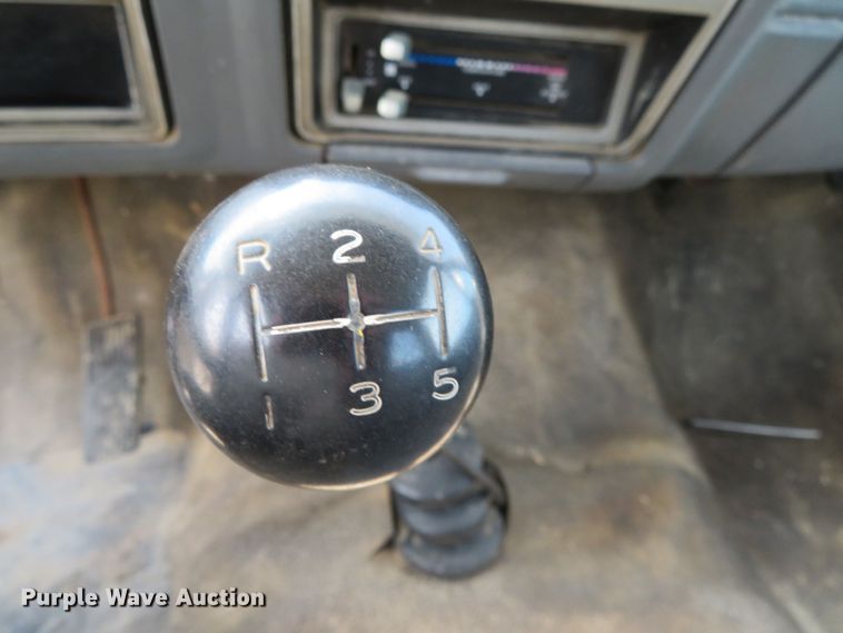 image for item DR0164 1987 Ford F700  dump truck