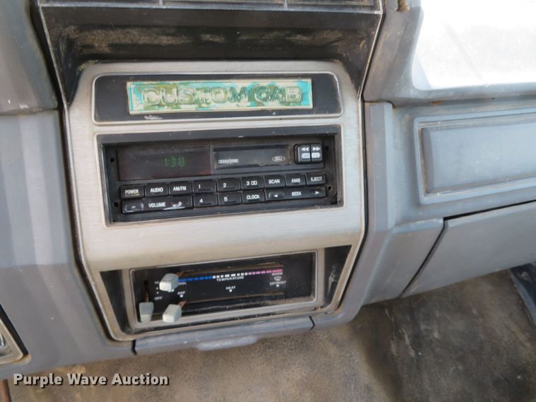 image for item DR0164 1987 Ford F700  dump truck