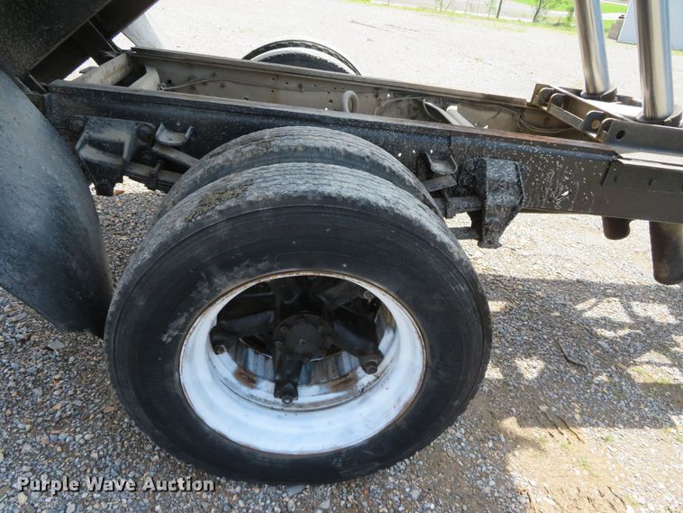 image for item DR0164 1987 Ford F700  dump truck