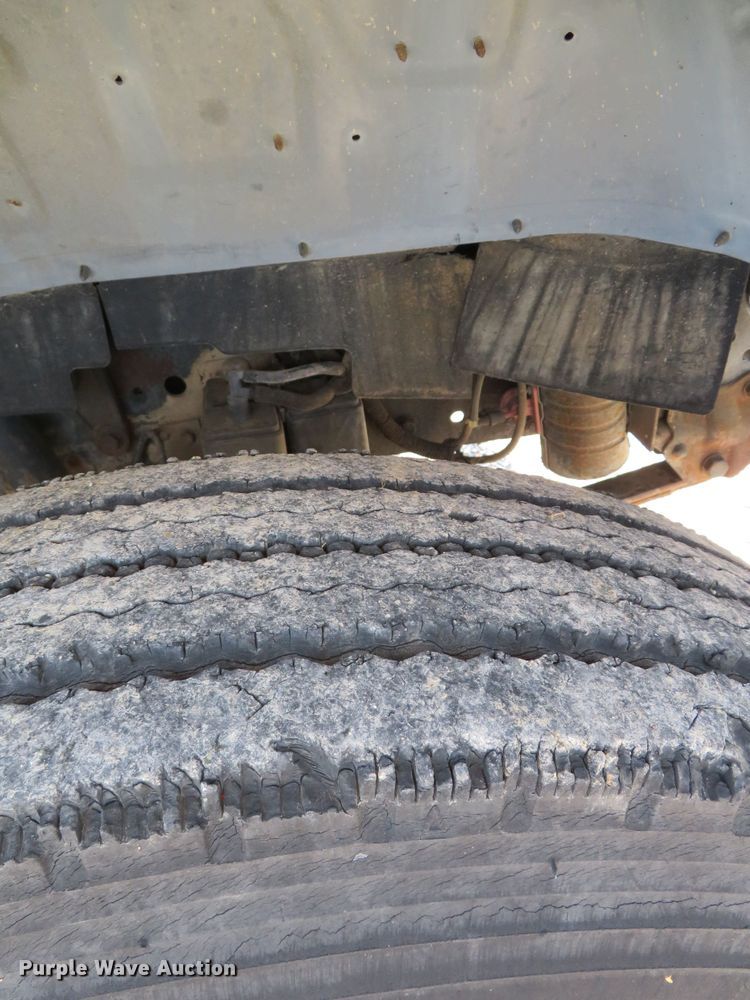 image for item DR0164 1987 Ford F700  dump truck