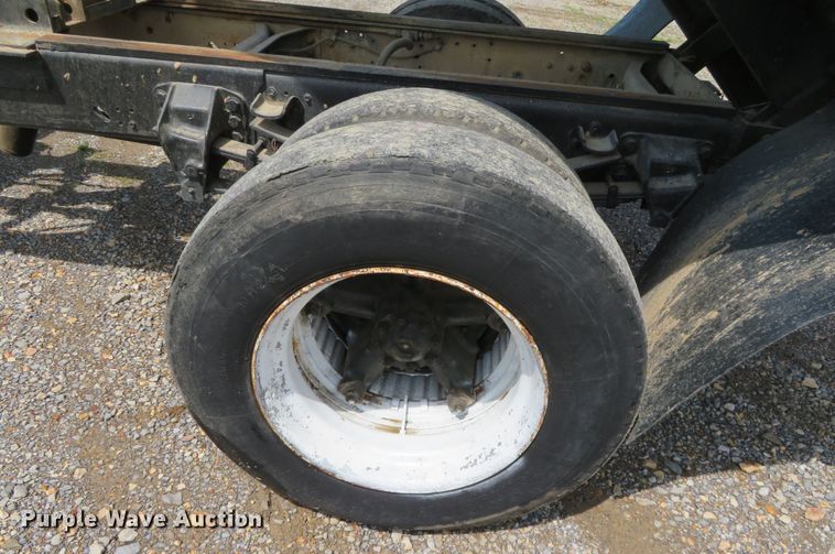 image for item DR0164 1987 Ford F700  dump truck