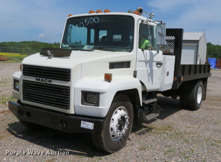 image for item DR0165 1997 Mack CS300P  dump truck