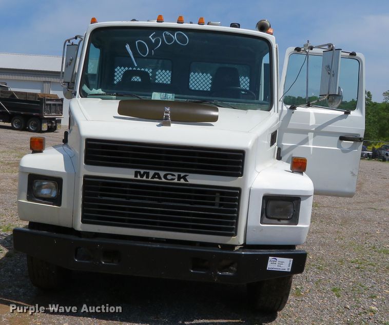 image for item DR0165 1997 Mack CS300P  dump truck