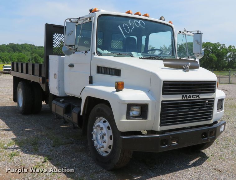 image for item DR0165 1997 Mack CS300P  dump truck