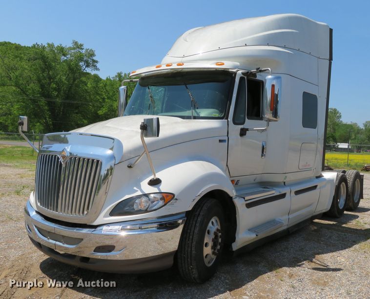 image for item DR0166 2012 International ProStar  semi truck