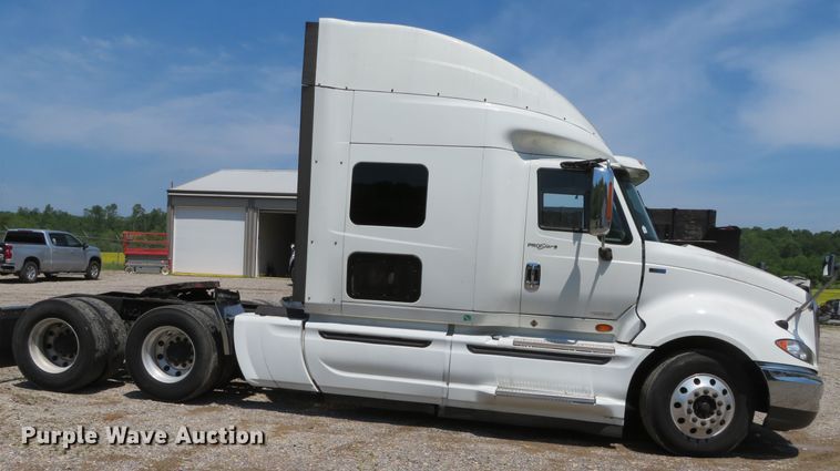 image for item DR0166 2012 International ProStar  semi truck