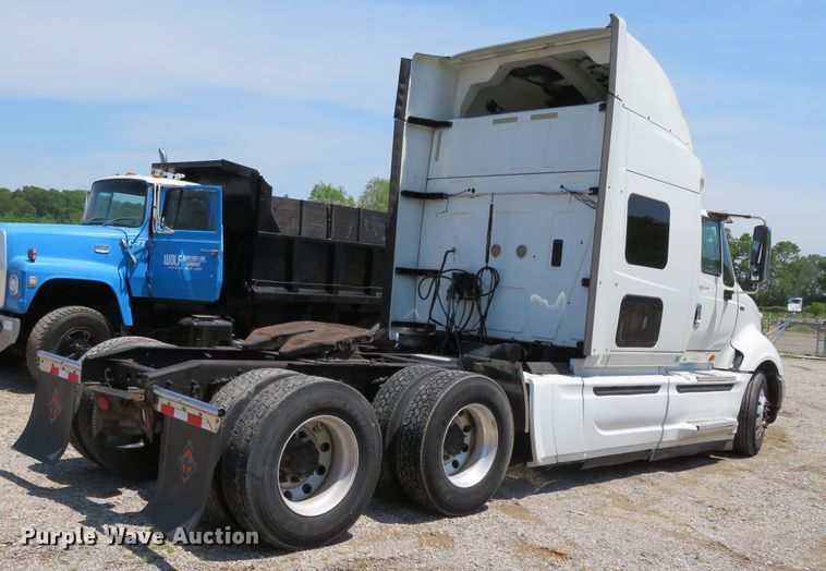 image for item DR0166 2012 International ProStar  semi truck