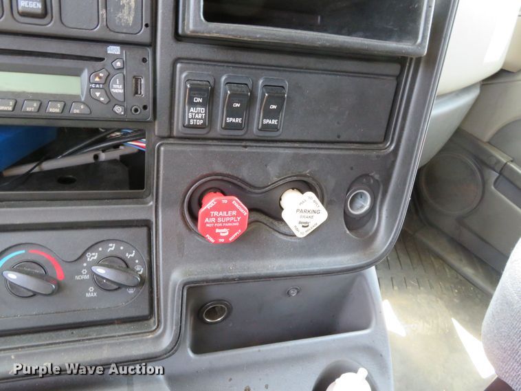 image for item DR0166 2012 International ProStar  semi truck