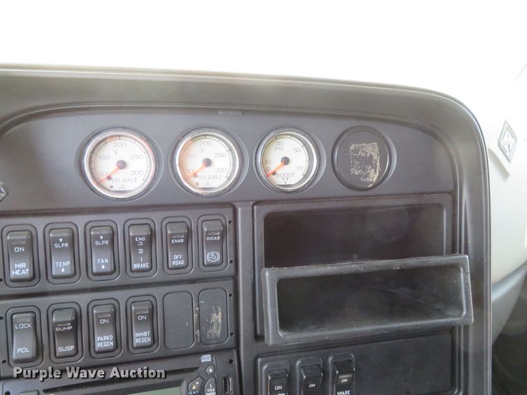 image for item DR0166 2012 International ProStar  semi truck