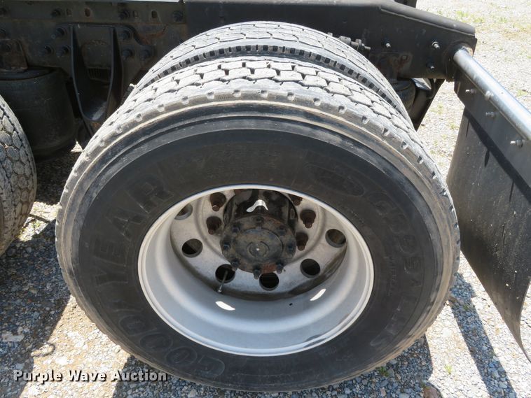 image for item DR0166 2012 International ProStar  semi truck