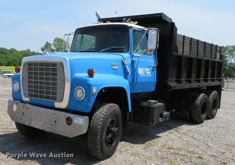 image for item DR0167 1977 Ford 900  dump truck