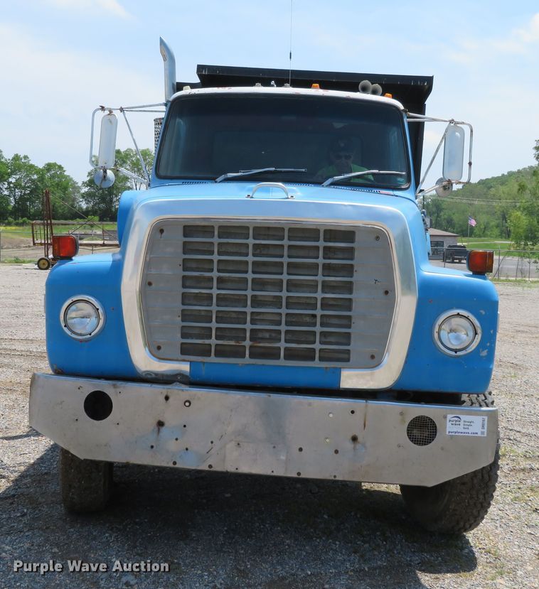 image for item DR0167 1977 Ford 900  dump truck