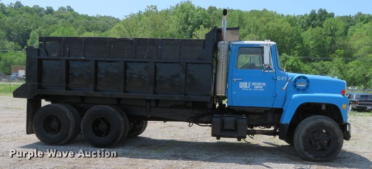 image for item DR0167 1977 Ford 900  dump truck