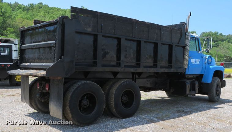 image for item DR0167 1977 Ford 900  dump truck