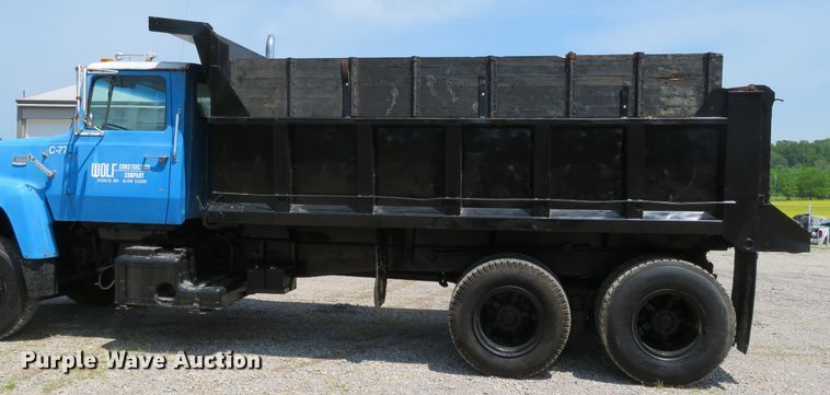 image for item DR0167 1977 Ford 900  dump truck