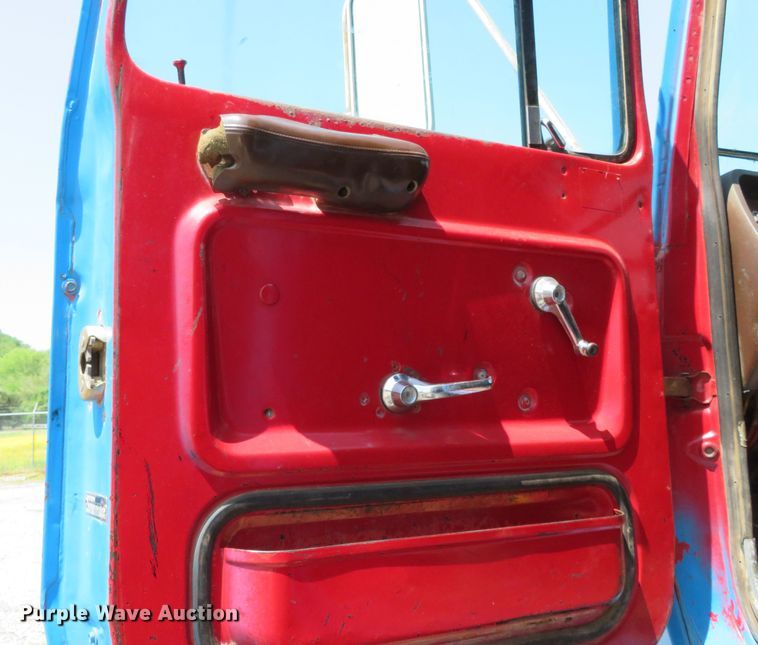 image for item DR0167 1977 Ford 900  dump truck