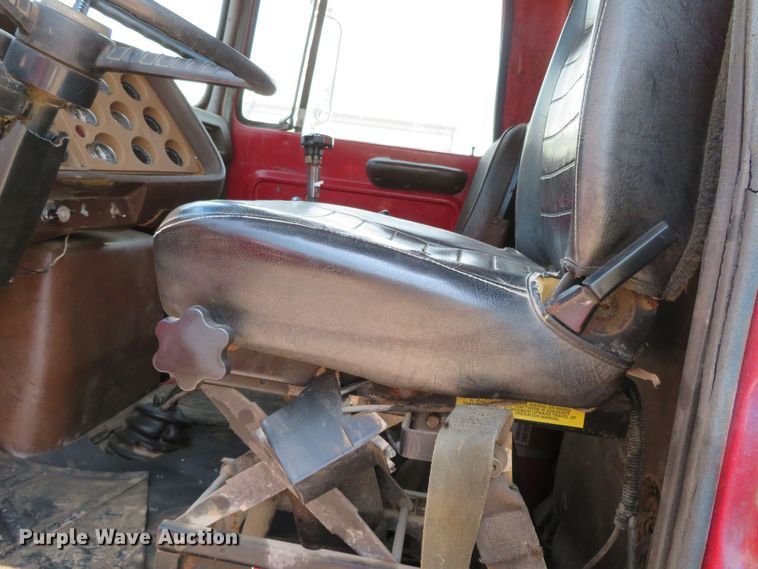 image for item DR0167 1977 Ford 900  dump truck