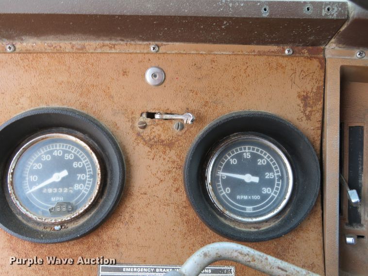 image for item DR0167 1977 Ford 900  dump truck