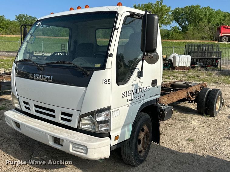 image for item DR5079 2006 Isuzu NPR  truck cab and chassis