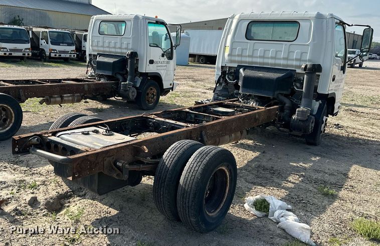 image for item DR5079 2006 Isuzu NPR  truck cab and chassis