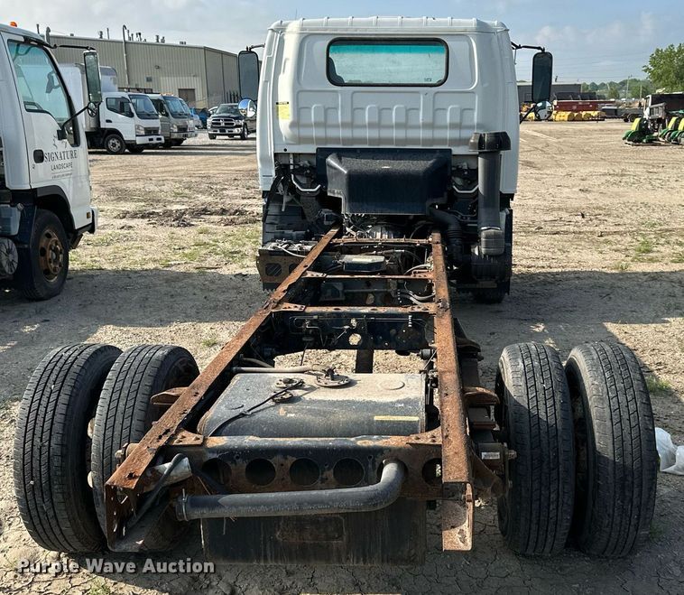 image for item DR5079 2006 Isuzu NPR  truck cab and chassis