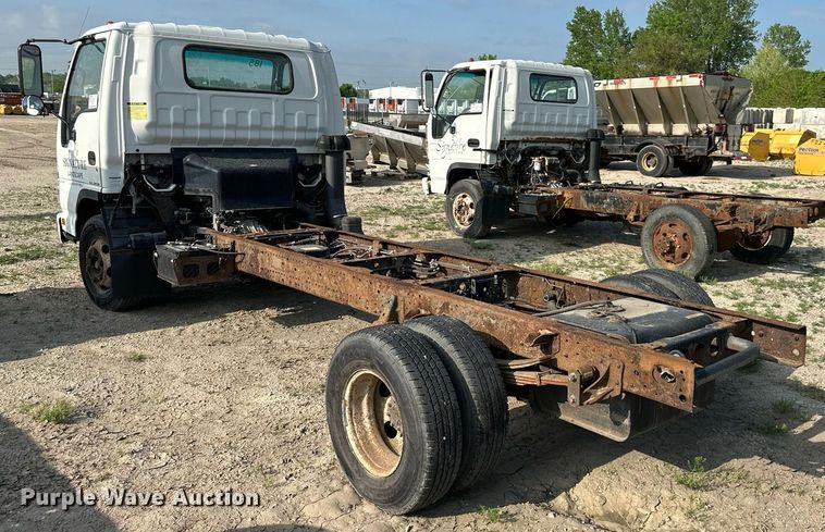 image for item DR5079 2006 Isuzu NPR  truck cab and chassis