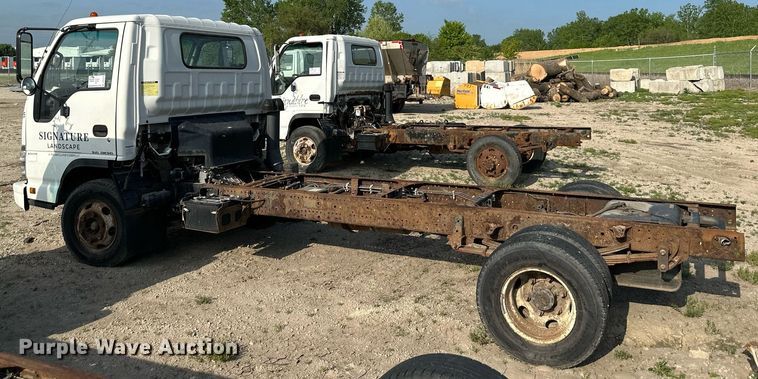 image for item DR5079 2006 Isuzu NPR  truck cab and chassis