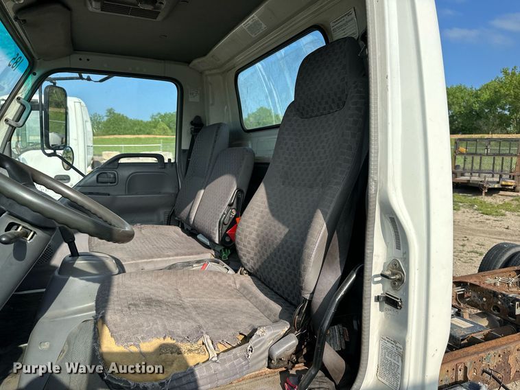 image for item DR5079 2006 Isuzu NPR  truck cab and chassis