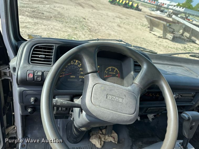 image for item DR5079 2006 Isuzu NPR  truck cab and chassis