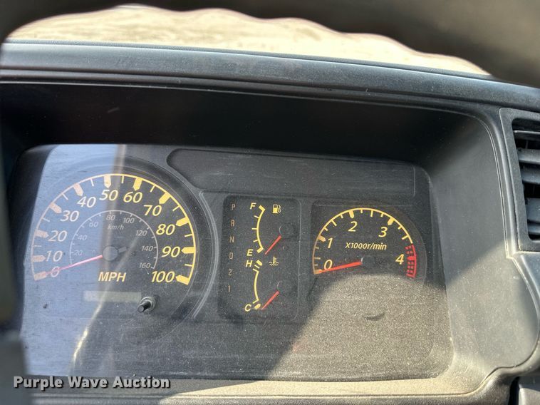 image for item DR5079 2006 Isuzu NPR  truck cab and chassis